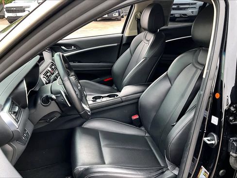 Used 2023 Genesis G70 2.0T RWD image 9