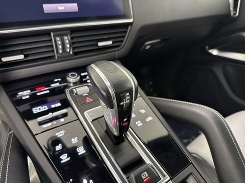 Certified 2023 Porsche Cayenne Turbo AWD/4WD image 32