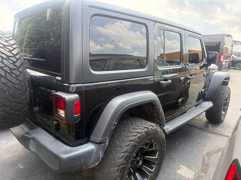 Used 2019 Jeep Wrangler Unlimited Sport S AWD/4WD image 5