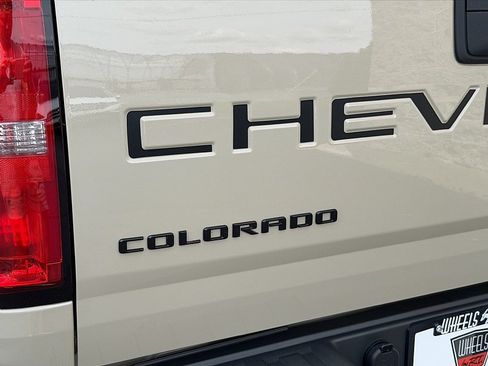 Used 2022 Chevrolet Colorado ZR2 w/ Colorado ZR2 Bison Edition AWD/4WD image 33