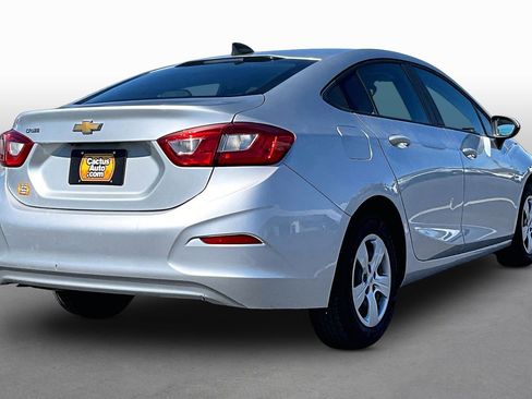 Used 2018 Chevrolet Cruze LS image 2