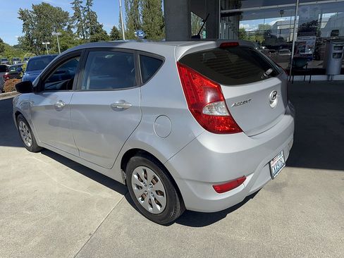 Used 2017 Hyundai Accent SE FWD image 2
