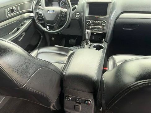Used 2019 Ford Explorer XLT w/ Equipment Group 202A FWD image 41