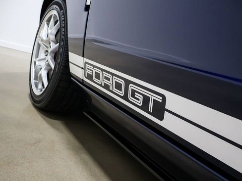 Used 2006 Ford GT RWD image 81
