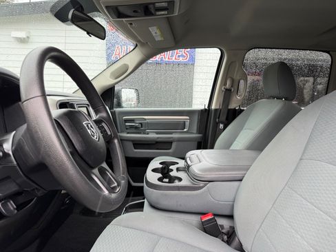Used 2020 RAM 1500 Classic SLT AWD/4WD image 18