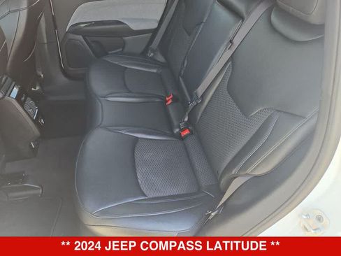 Used 2024 Jeep Compass Latitude AWD/4WD image 18
