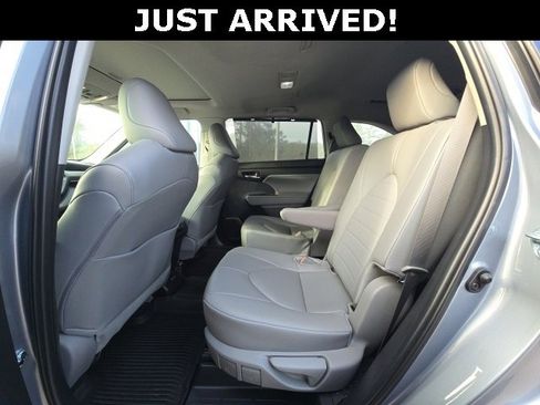Used 2024 Toyota Highlander XLE image 11