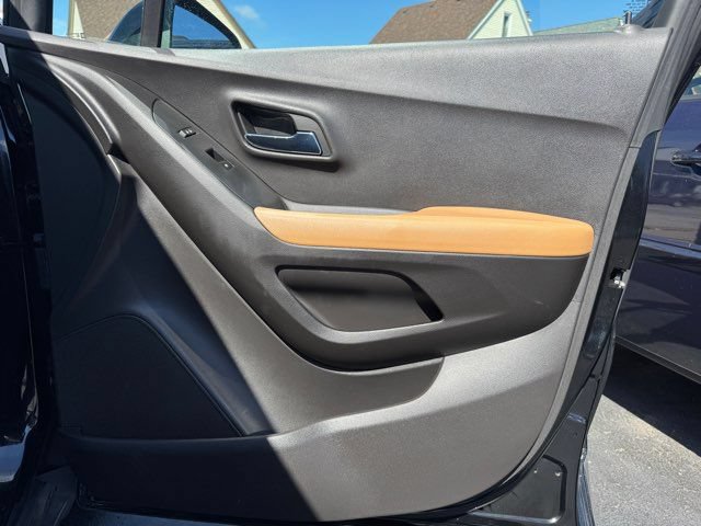 Used 2017 Chevrolet Trax LT w/ Driver Confidence Package FWD image 17