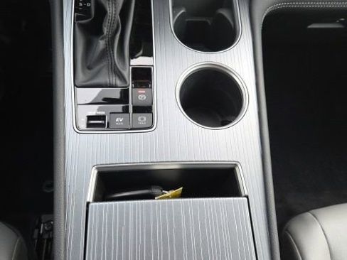 Used 2025 Toyota Sienna XLE image 19