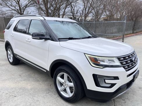 Used 2017 Ford Explorer XLT w/ Equipment Group 201A image 7