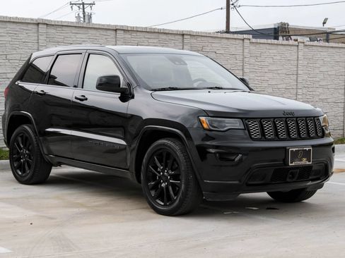 Used 2020 Jeep Grand Cherokee Altitude RWD image 7