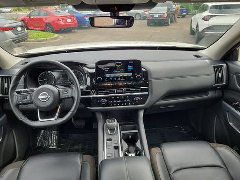 Used 2024 Nissan Pathfinder SL w/ Cargo Package FWD image 11