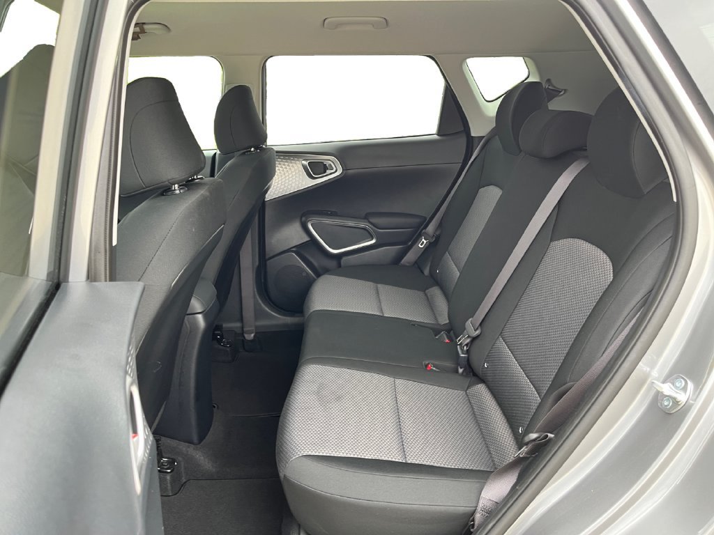 Used 2025 Kia Soul LX w/ LX Technology Package FWD image 24