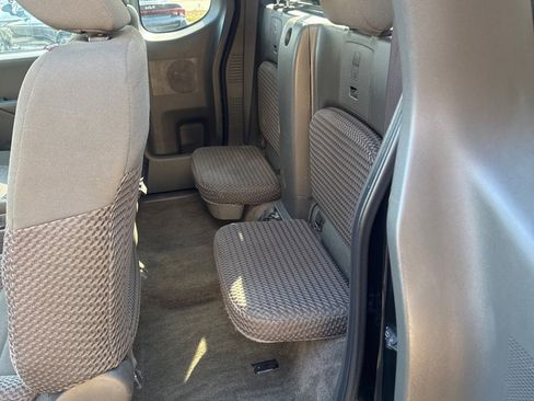 Used 2015 Nissan Frontier SV image 7