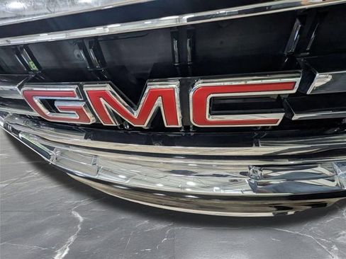 Used 2023 GMC Yukon SLT w/ SLT Premium Package AWD/4WD image 9