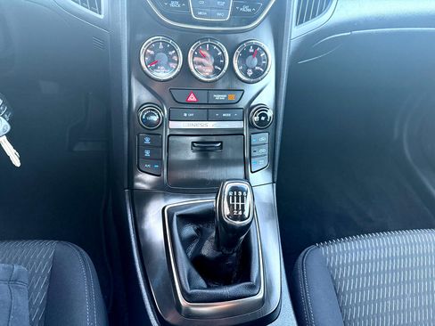 Used 2013 Hyundai Genesis 2.0T image 19