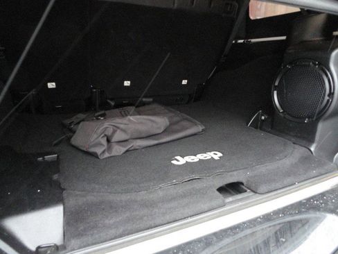 Used 2014 Jeep Wrangler Unlimited Sahara image 10