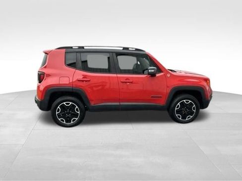 Used 2016 Jeep Renegade Trailhawk w/ Premium Trailhawk Package AWD/4WD image 8