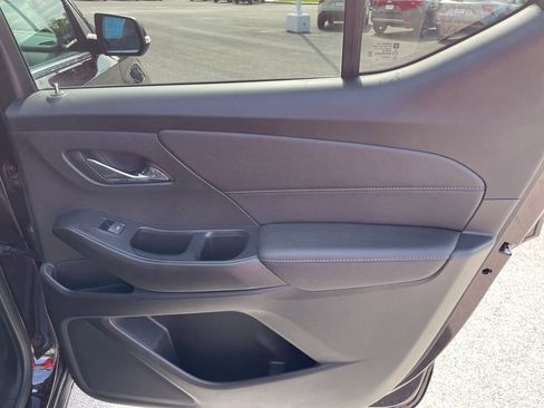 Used 2022 Chevrolet Traverse LT image 38