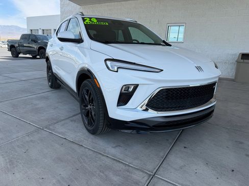 Used 2024 Buick Encore GX Sport Touring image 1