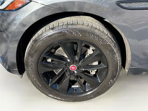 Used 2023 Jaguar F-PACE R-Dynamic S image 32