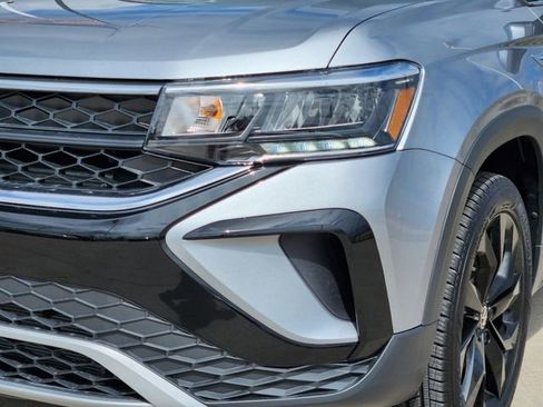 New 2024 Volkswagen Taos SE image 5