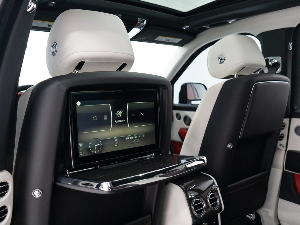 Certified 2023 Rolls-Royce Cullinan Black Badge w/ Driver's Package AWD/4WD image 25