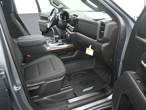 New 2026 GMC Sierra 1500 Elevation w/ LPO, Elevation Black Package image 17