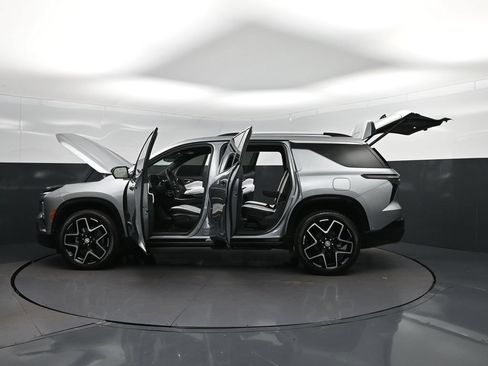 Used 2025 Chevrolet Traverse High Country w/ LPO, Floor Liner Package FWD image 45