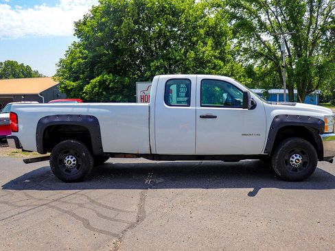 Used 2013 Chevrolet Silverado 2500 W/T w/ Snow Plow Prep Package image 2