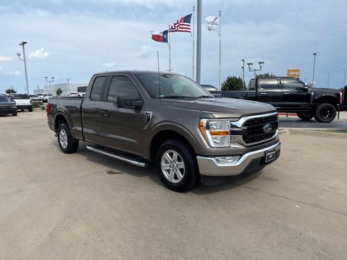 Used 2022 Ford F150 XLT w/ Trailer Tow Package RWD image 8