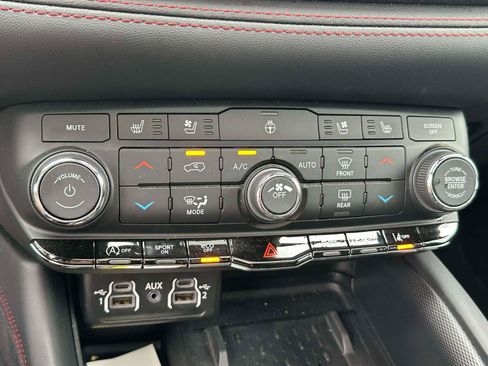 Used 2025 Dodge Durango GT AWD/4WD image 26