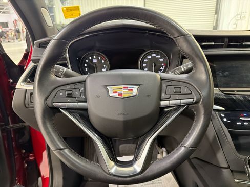 Used 2024 Cadillac XT6 Premium Luxury w/ Technology Package image 13
