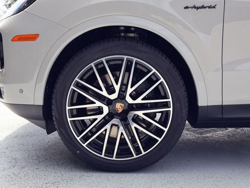 New 2026 Porsche Cayenne E-Hybrid AWD/4WD image 23