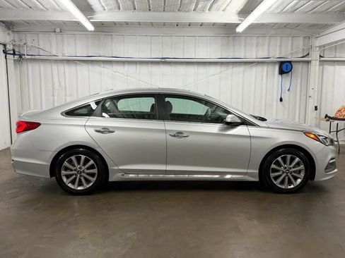 Used 2017 Hyundai Sonata Limited w/ Ultimate Package 04 FWD image 3