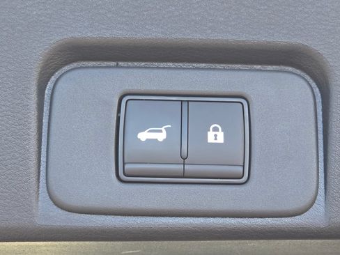 Used 2025 Nissan Rogue SV AWD/4WD image 47