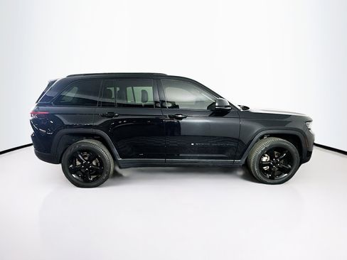 Used 2023 Jeep Grand Cherokee Limited w/ Black Appearance Package image 10