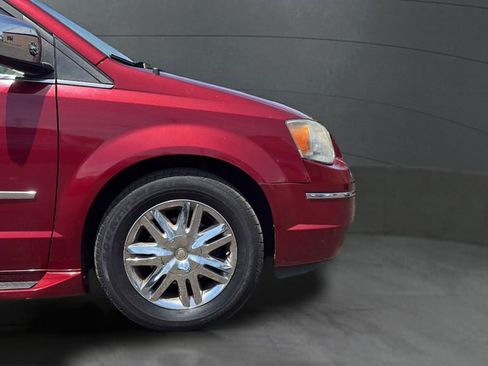 Used 2010 Chrysler Town & Country Limited w/ Trailer Tow Group FWD image 25