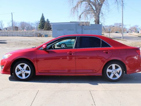 Used 2014 Toyota Camry SE image 5