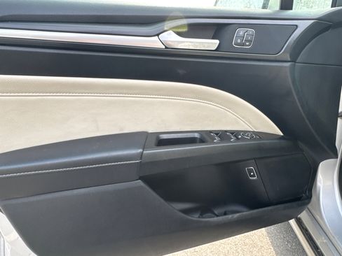 Used 2018 Ford Fusion Energi Titanium FWD image 11