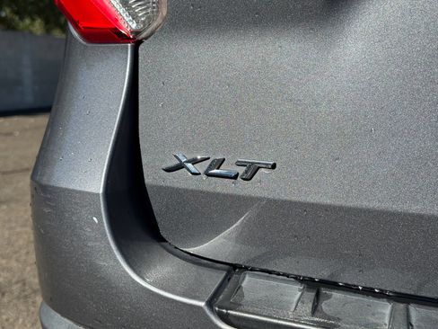 Certified 2022 Ford Explorer XLT RWD image 6