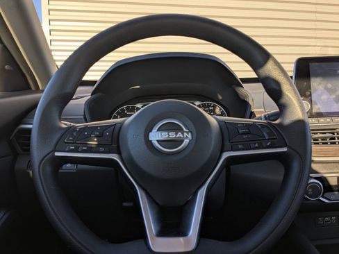 Used 2024 Nissan Altima 2.5 SV image 20