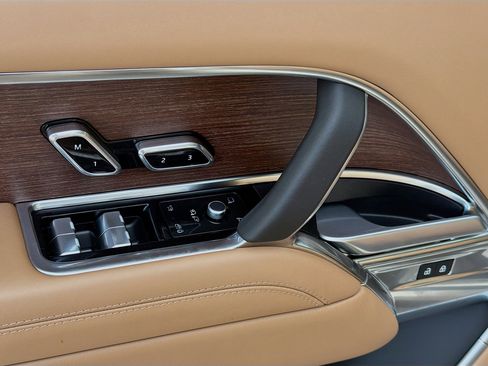 Used 2024 Land Rover Range Rover Long Wheelbase SE image 22