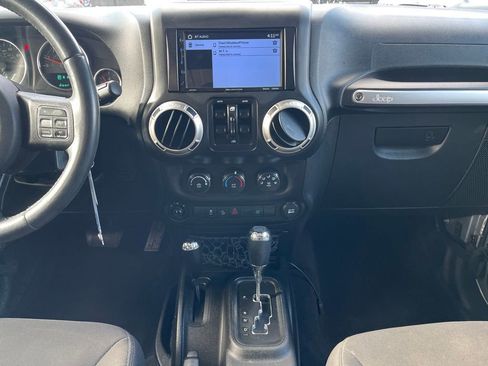 Used 2018 Jeep Wrangler Unlimited Sahara AWD/4WD image 14