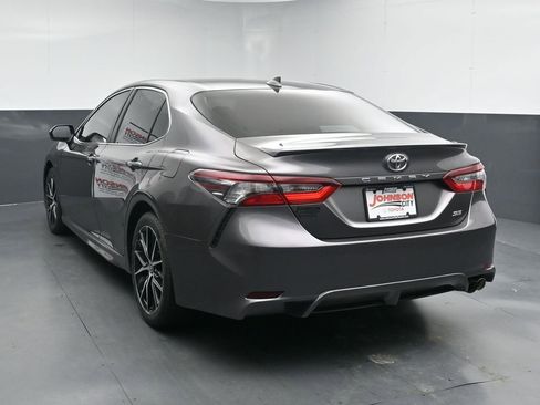 Used 2022 Toyota Camry SE FWD image 6