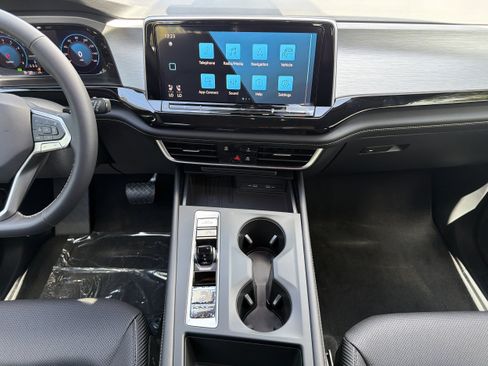 New 2026 Volkswagen Atlas Cross Sport SE FWD image 15