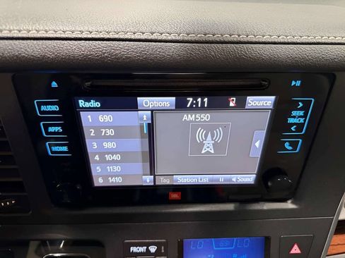 Used 2017 Toyota Sienna Limited AWD/4WD image 32