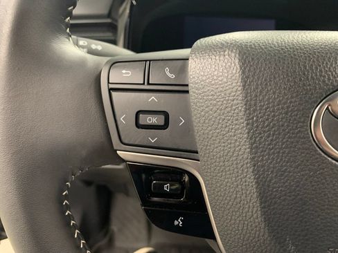 Used 2025 Toyota Camry SE FWD image 17