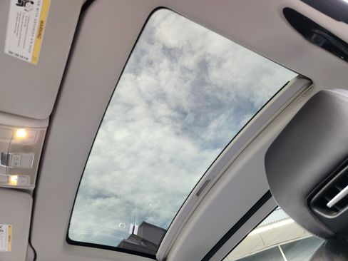 Used 2013 Mercedes-Benz SL 550 image 17