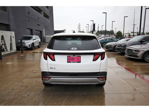 Certified 2026 Hyundai Tucson SE FWD image 8